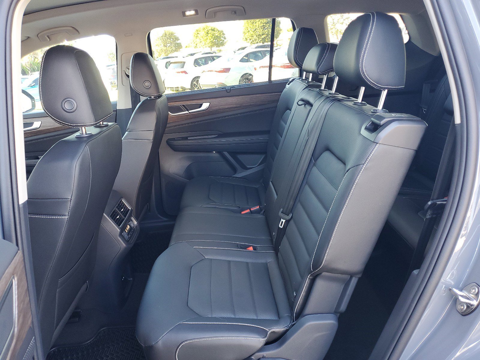 New 2025 Volkswagen Atlas SEL image 9