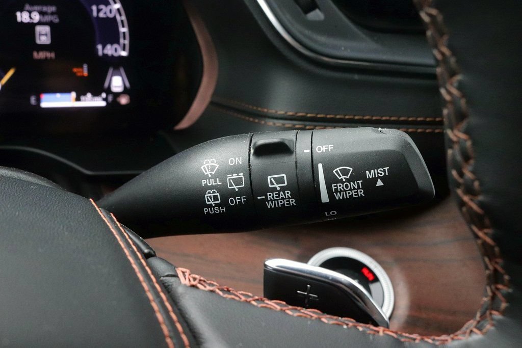 Used 2025 Jeep Grand Cherokee Summit AWD/4WD image 25