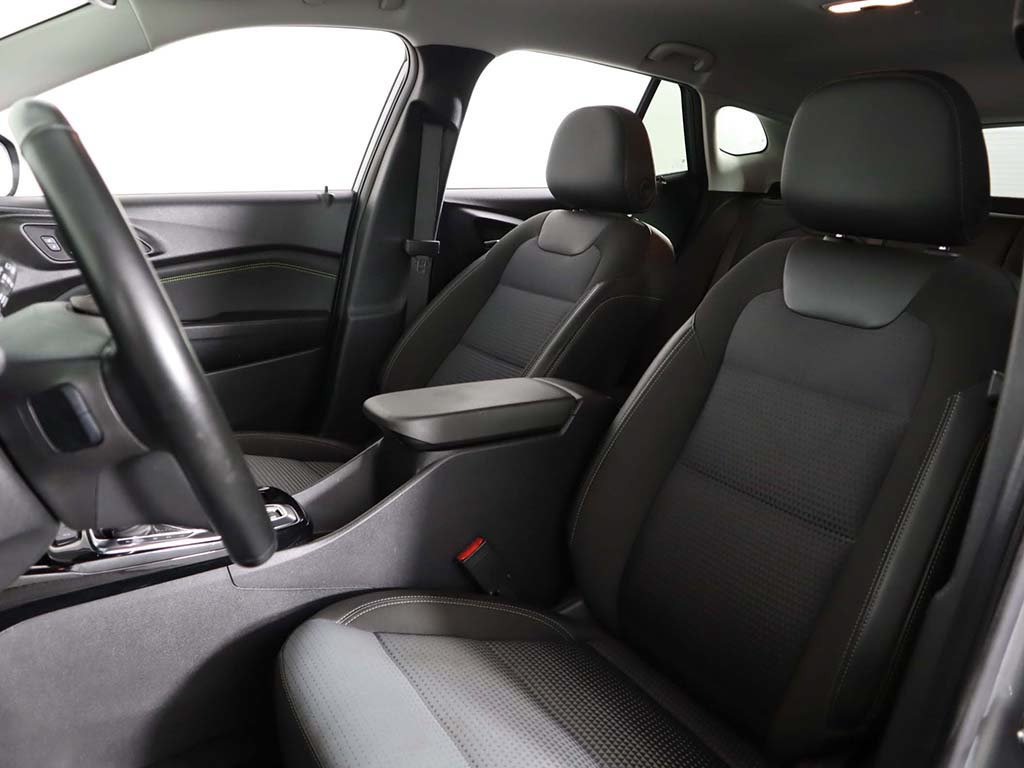 Used 2024 Chevrolet Trax LT w/ LT Convenience Package FWD image 26