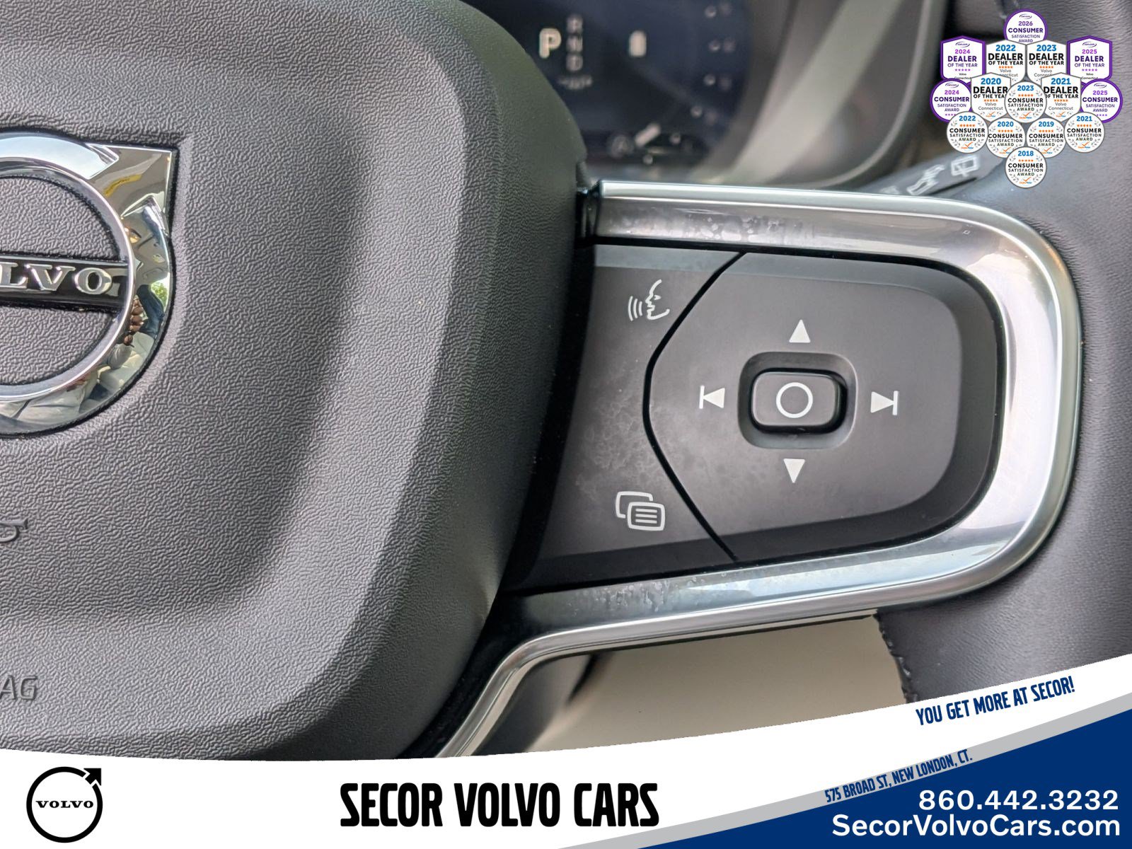 Certified 2026 Volvo XC40 B5 Plus AWD/4WD image 22