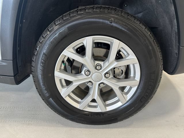 Used 2024 Jeep Grand Cherokee Limited AWD/4WD image 36