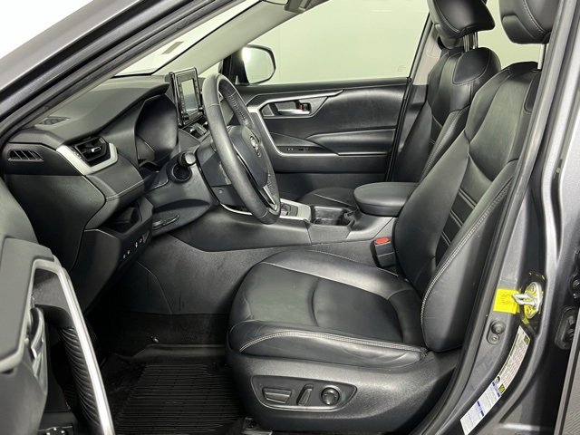 Used 2020 Toyota RAV4 XLE Premium image 23