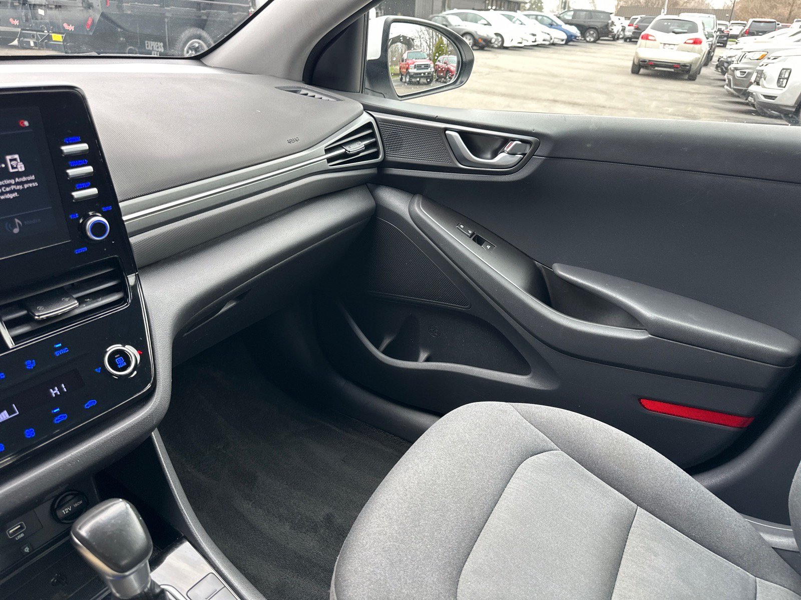 Used 2021 Hyundai Ioniq SEL FWD image 28