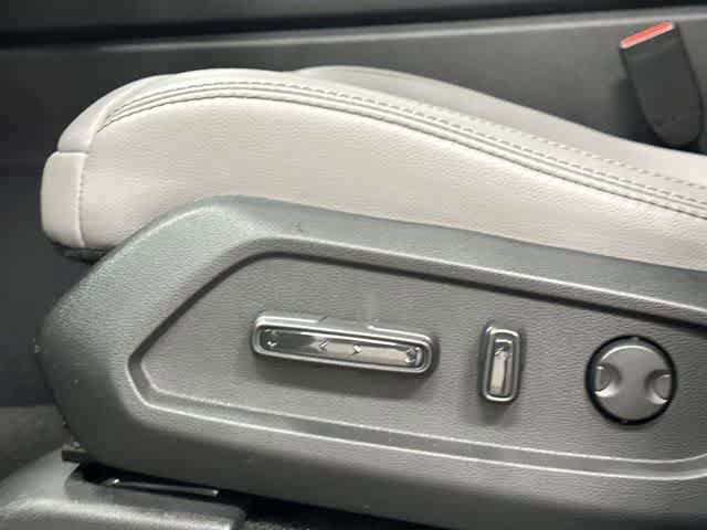 Used 2025 Honda Pilot Touring image 27