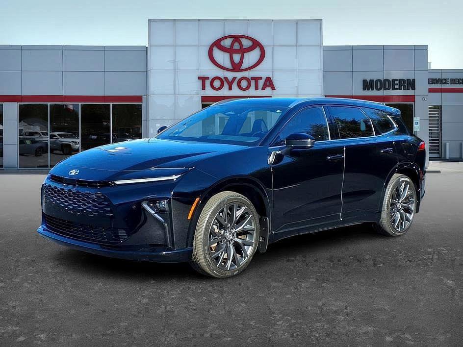 Used 2025 Toyota Crown Signia w/ Advanced Technology Package image 1