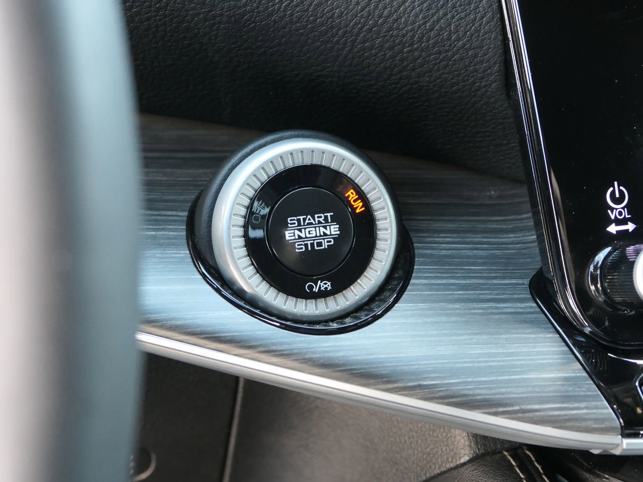 Used 2024 Jeep Wagoneer L Series II image 18