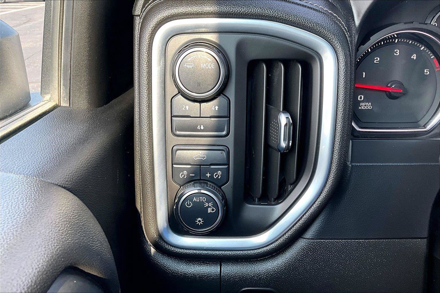 Used 2021 Chevrolet Silverado 3500 LT w/ Gooseneck/5TH Wheel Package AWD/4WD image 36