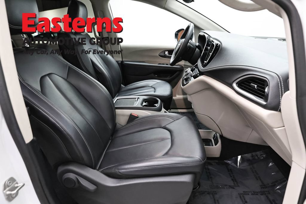 Used 2024 Chrysler Pacifica Limited FWD image 22