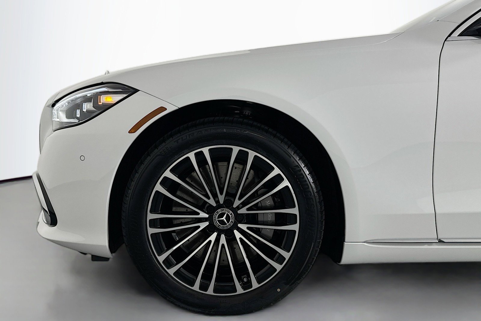 New 2026 Mercedes-Benz S 580e 4MATIC Sedan image 9