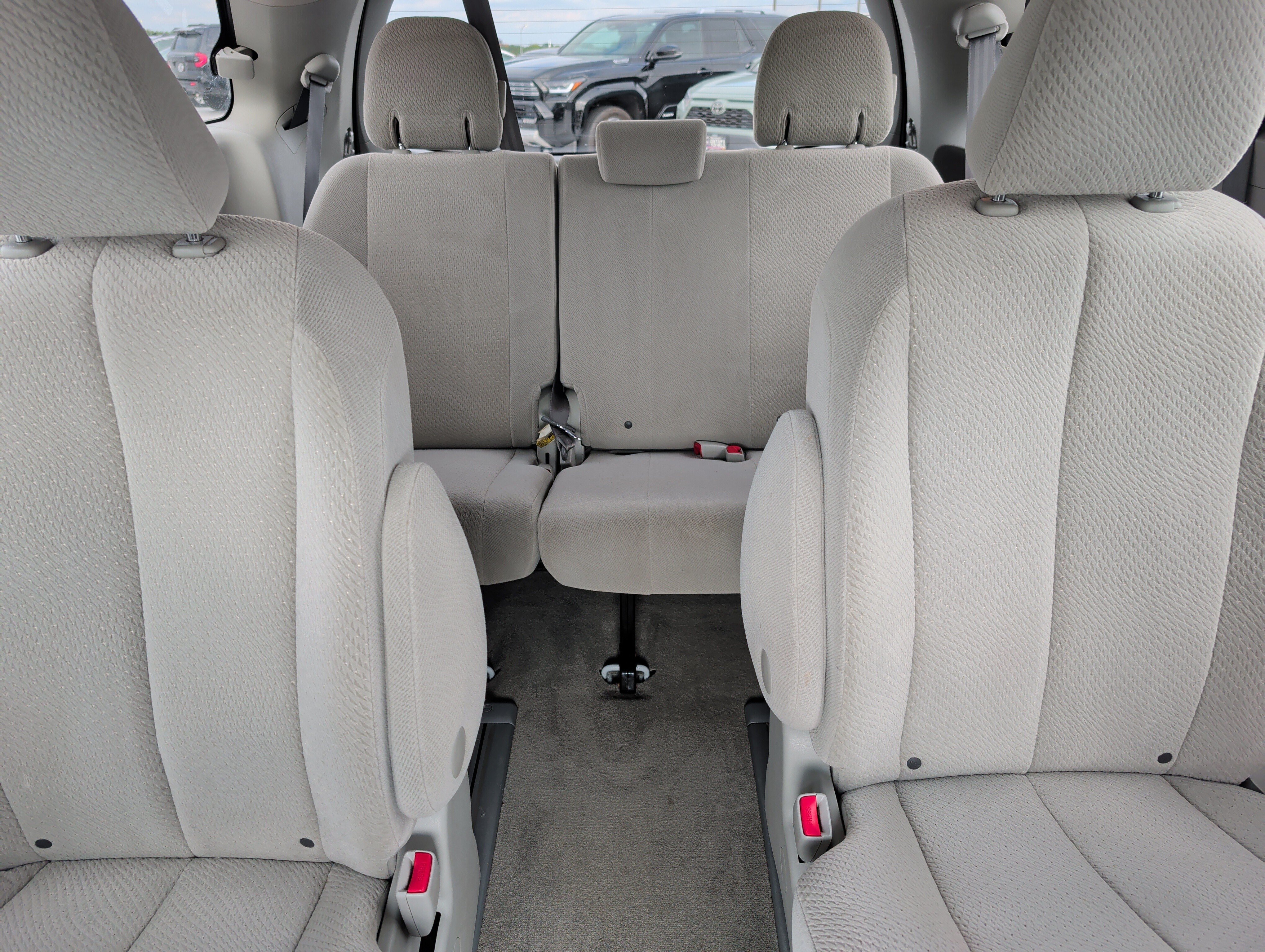 Used 2013 Toyota Sienna LE w/ Towing Pkg AWD/4WD image 13