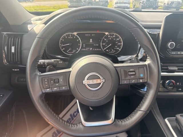 Used 2025 Nissan Pathfinder SV FWD image 17