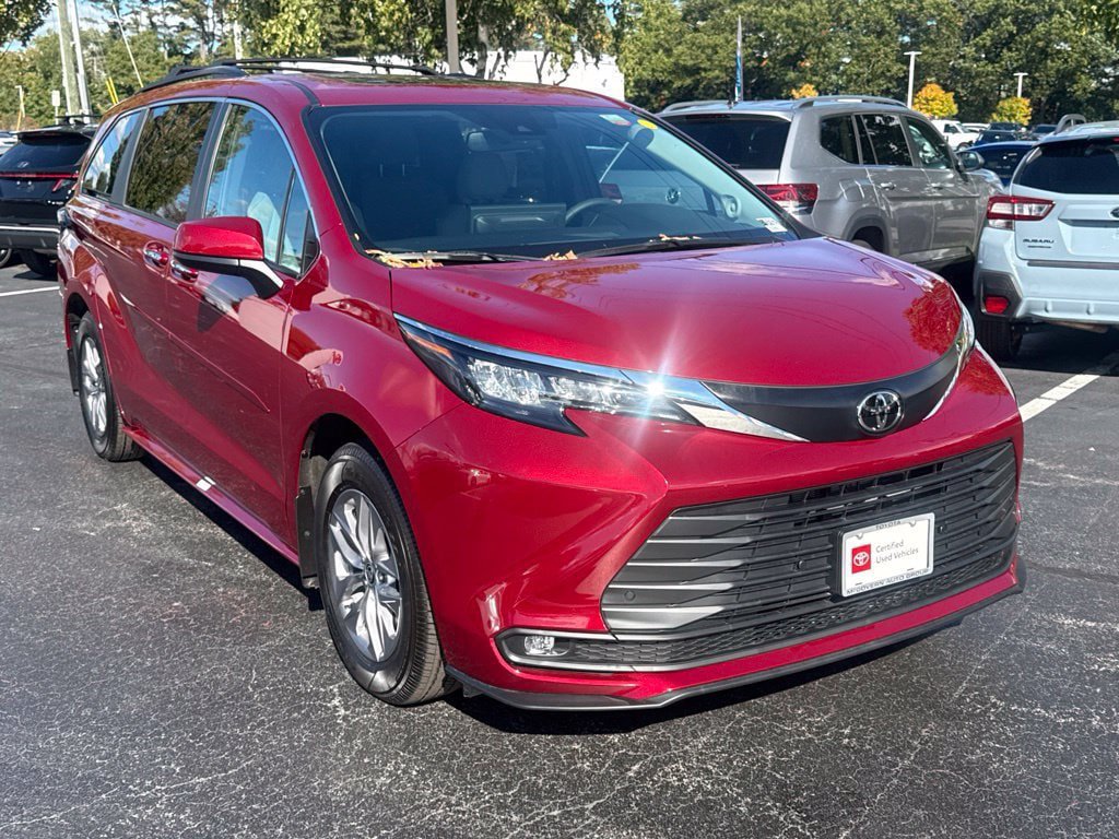 Certified 2026 Toyota Sienna XLE FWD image 11