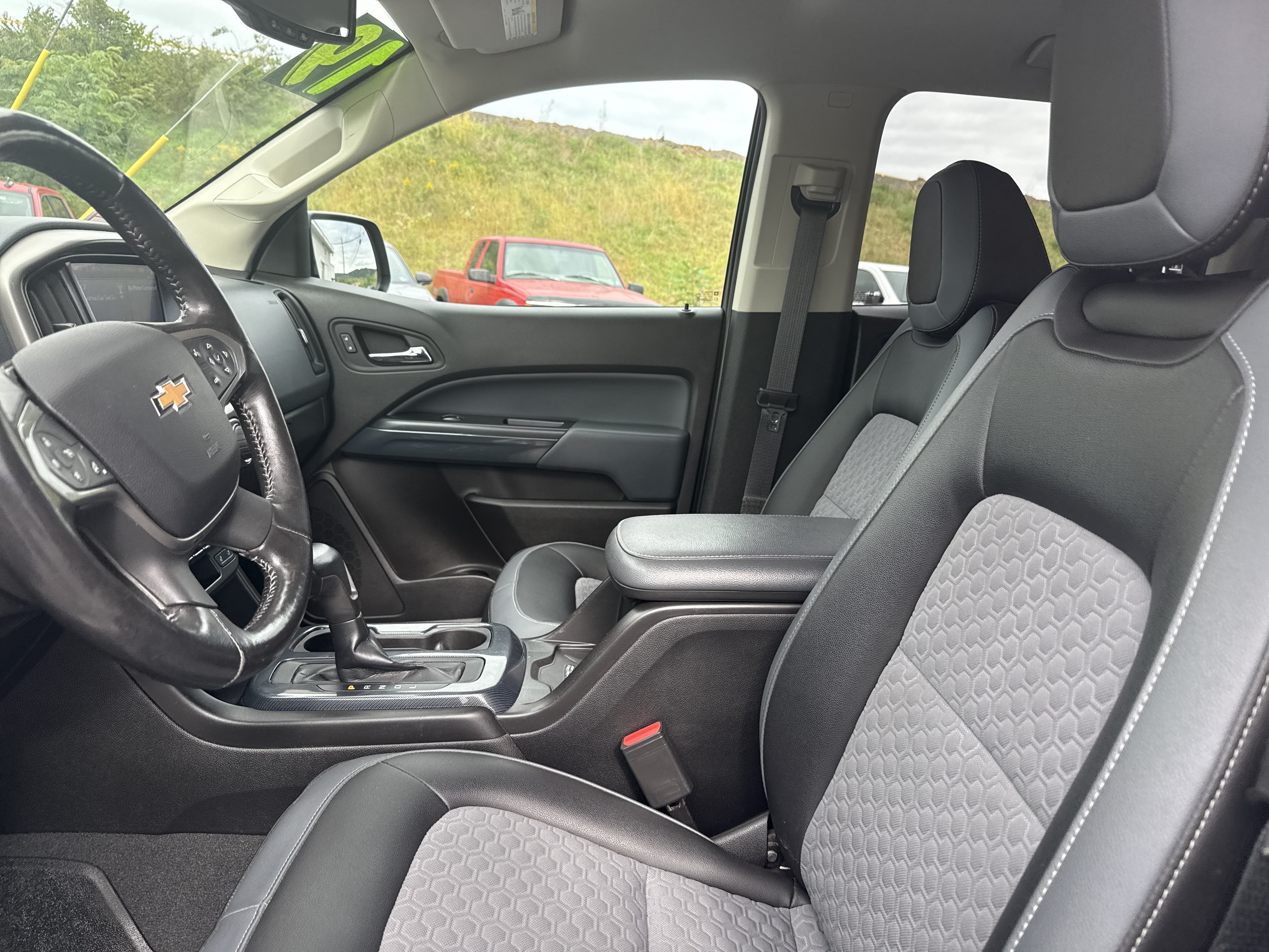 Used 2019 Chevrolet Colorado Z71 AWD/4WD image 12