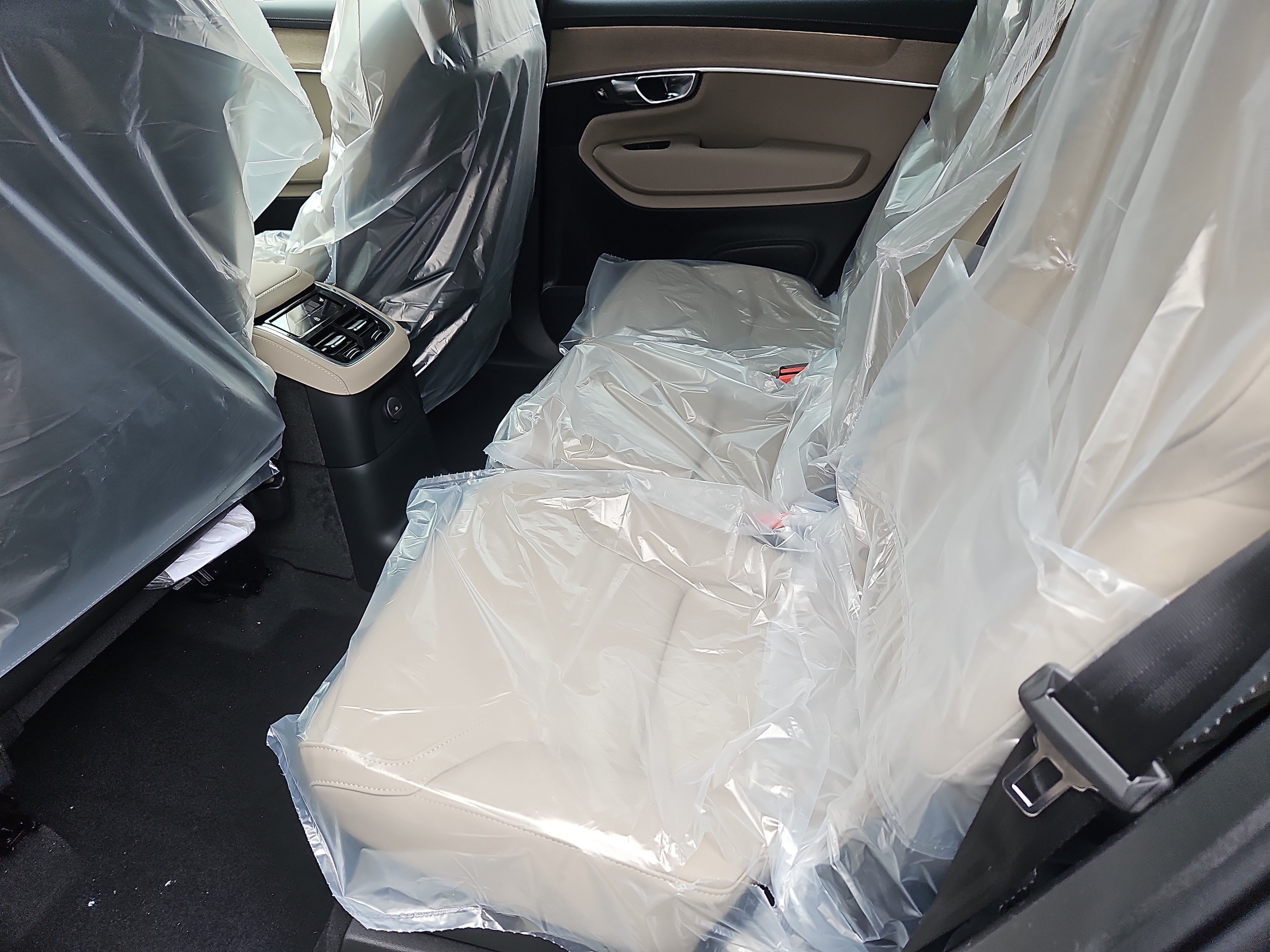 New 2026 Volvo XC90 T8 Plus w/ Protection Package Premier AWD/4WD image 22