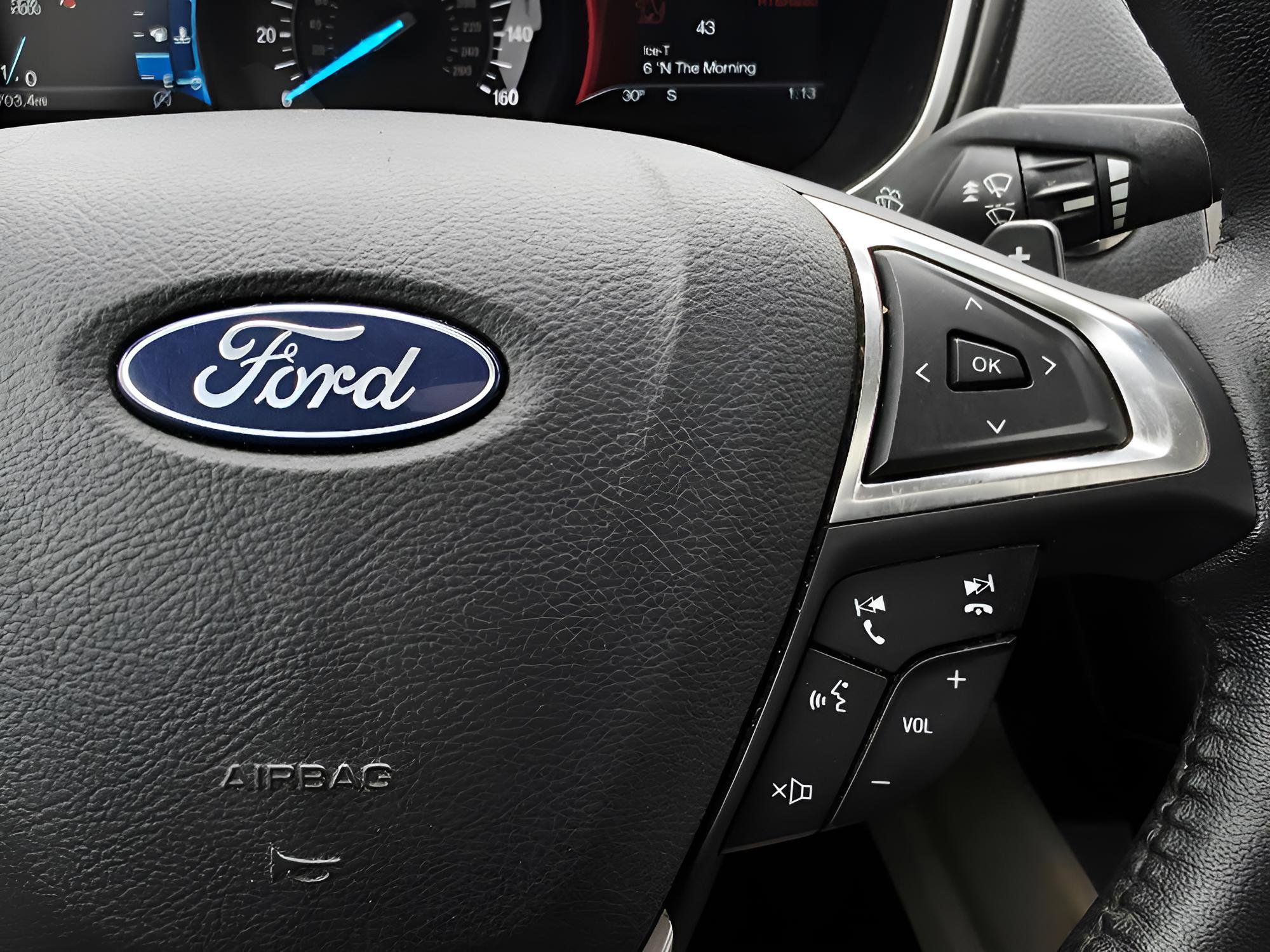 Used 2018 Ford Fusion SE w/ Fusion SE Technology Package FWD image 29