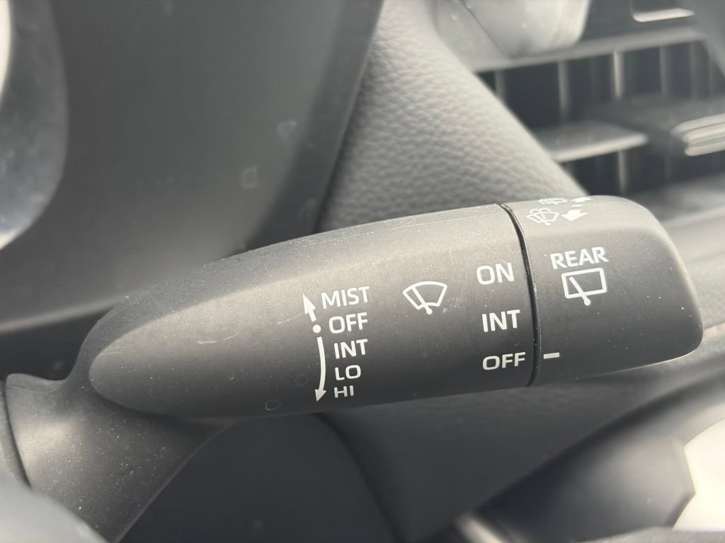 Used 2025 Toyota RAV4 LE AWD/4WD image 26