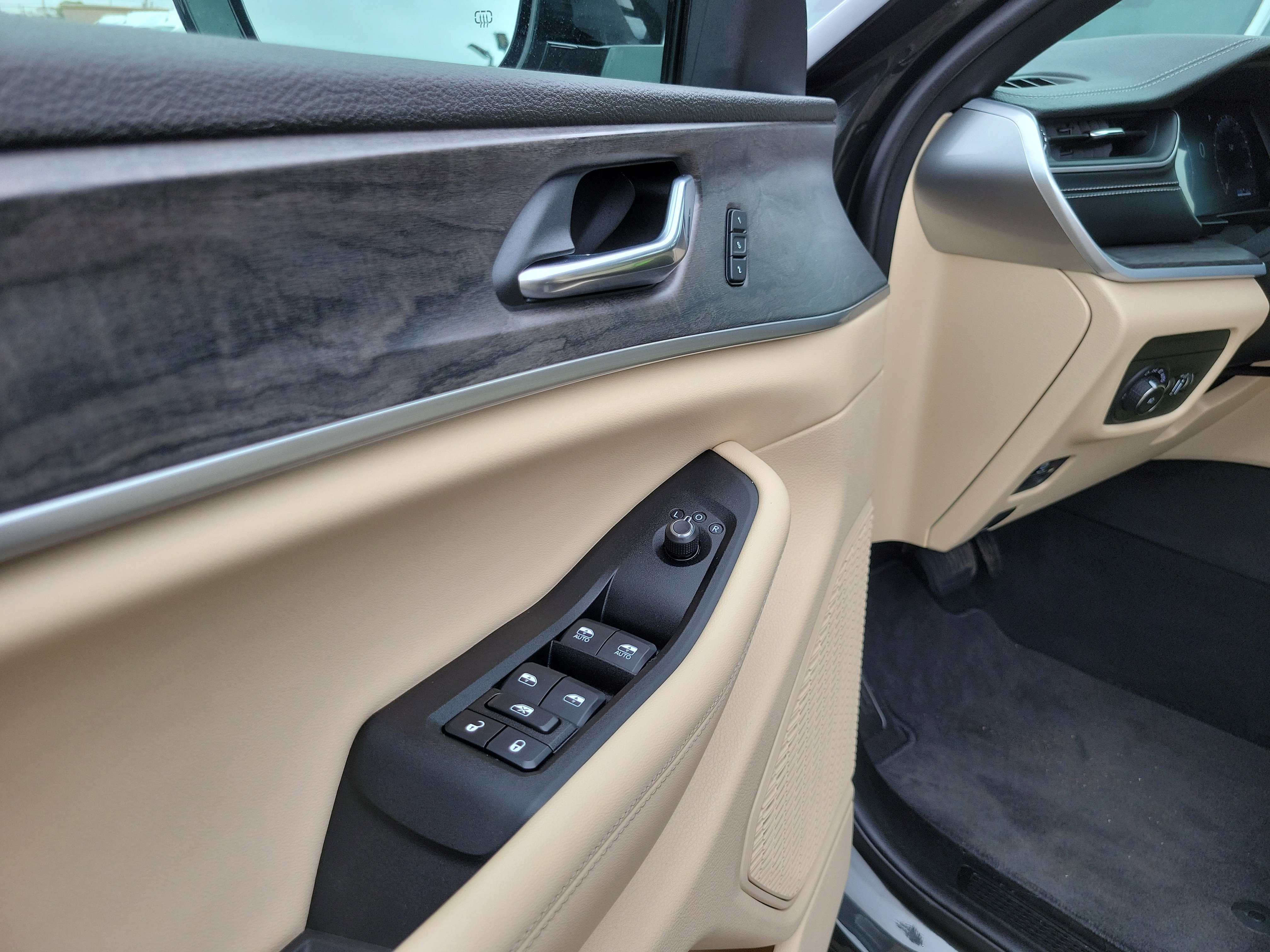 Used 2025 Jeep Grand Cherokee Limited AWD/4WD image 7