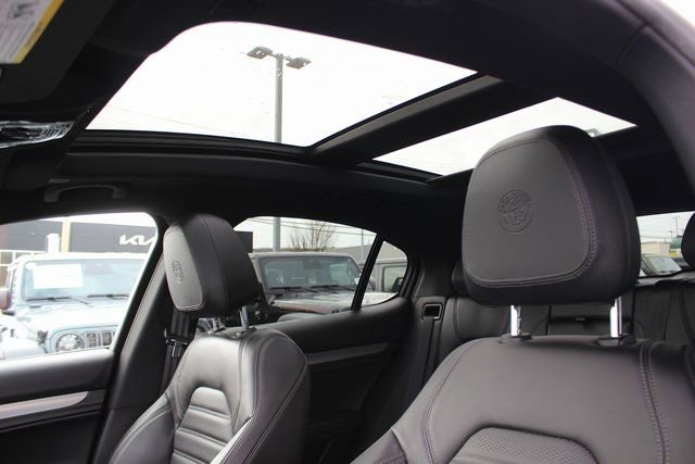 Used 2023 Alfa Romeo Stelvio Veloce image 23