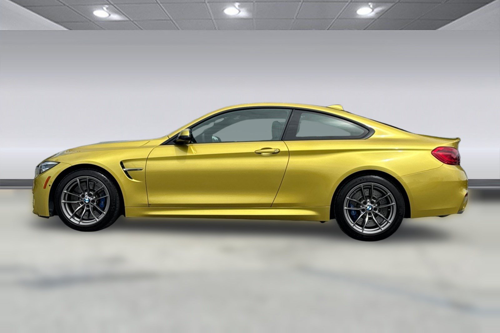 Used 2018 BMW M4 Coupe RWD image 2