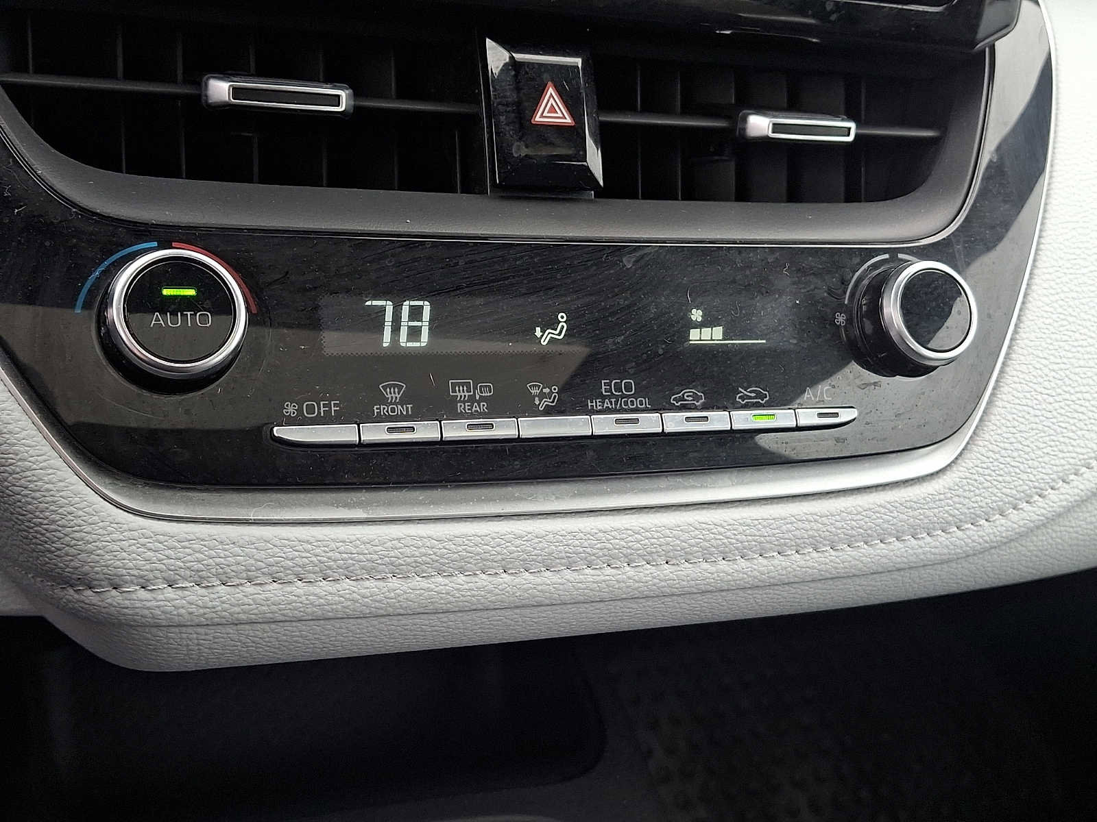 Certified 2022 Toyota Corolla SE w/ SE Premium Package image 19