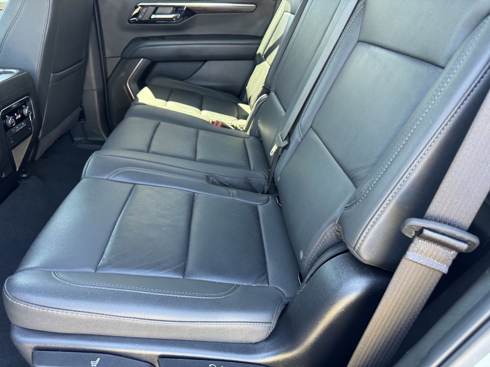 Used 2025 Chevrolet Tahoe LT RWD image 12