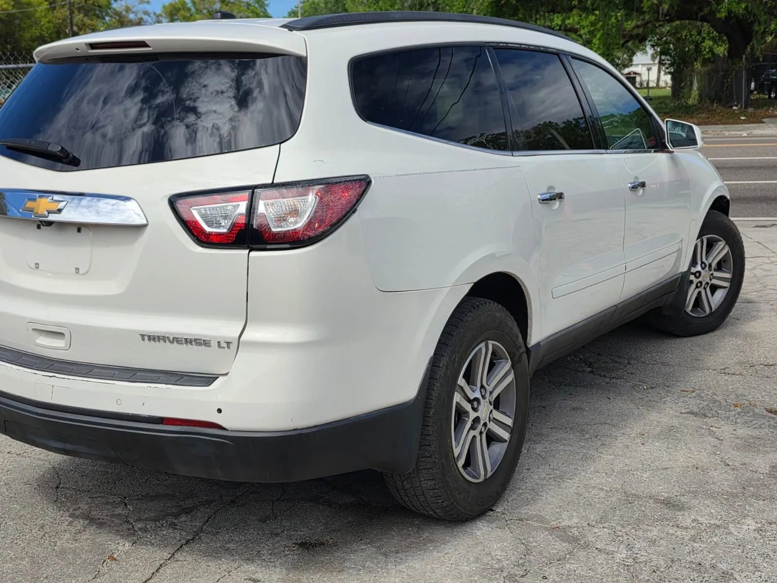 Used 2015 Chevrolet Traverse LT image 8