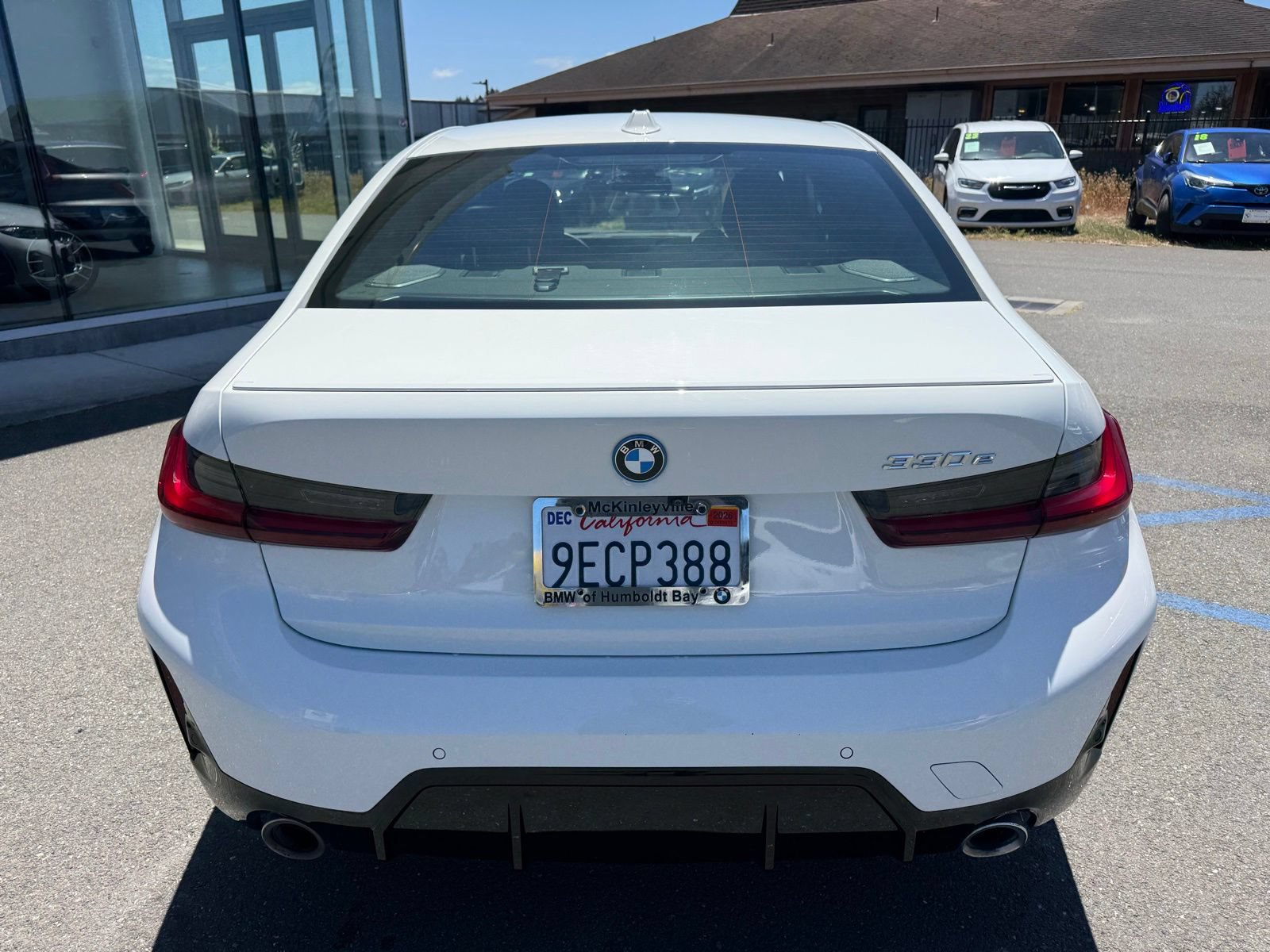 Used 2023 BMW 330e w/ M Sport Package RWD image 6