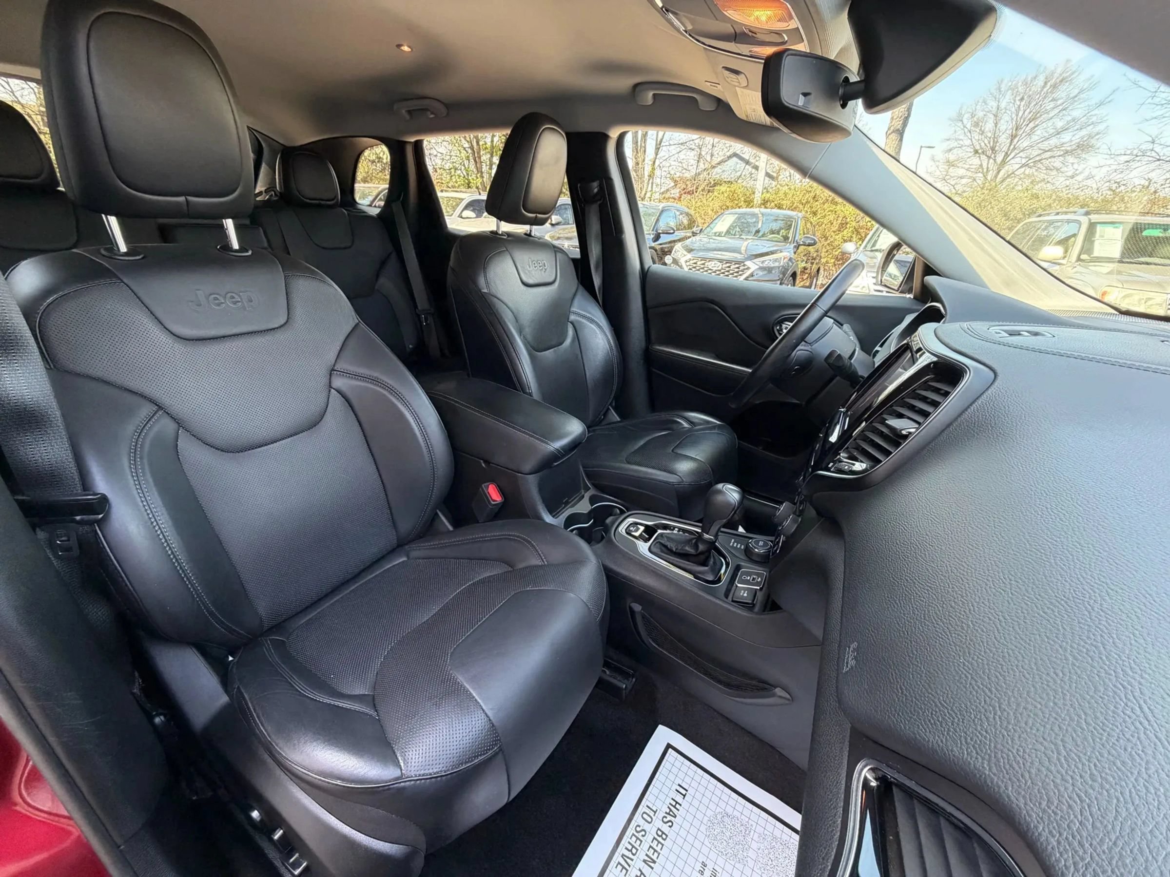Used 2019 Jeep Cherokee Limited AWD/4WD image 9