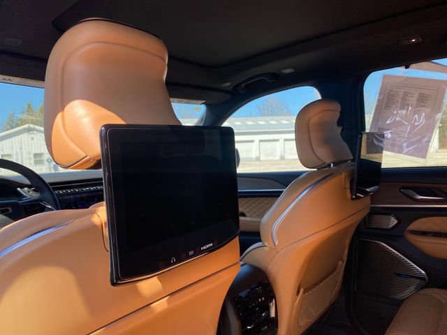 Used 2023 Jeep Grand Cherokee Summit w/ Rear Seat Video Group I AWD/4WD image 19