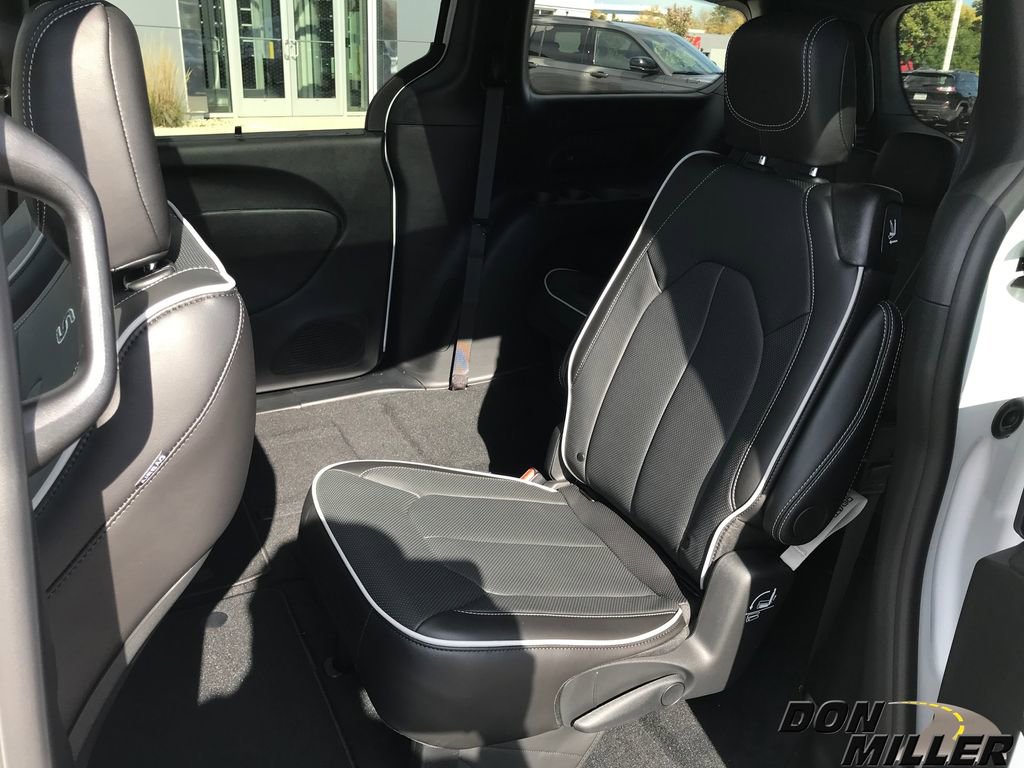 New 2026 Chrysler Pacifica Limited w/ S Appearance Package image 29