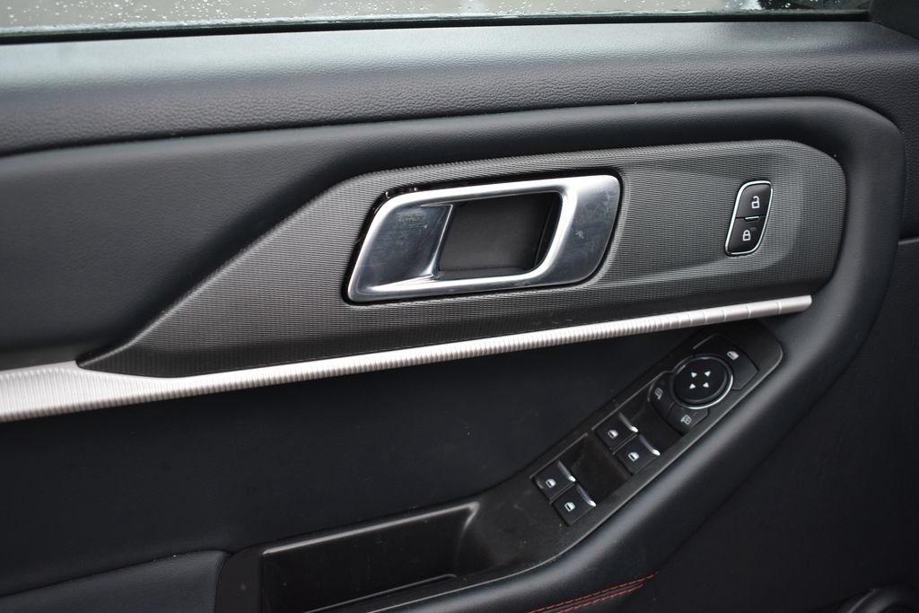 Used 2025 Ford Explorer ST-Line AWD/4WD image 13