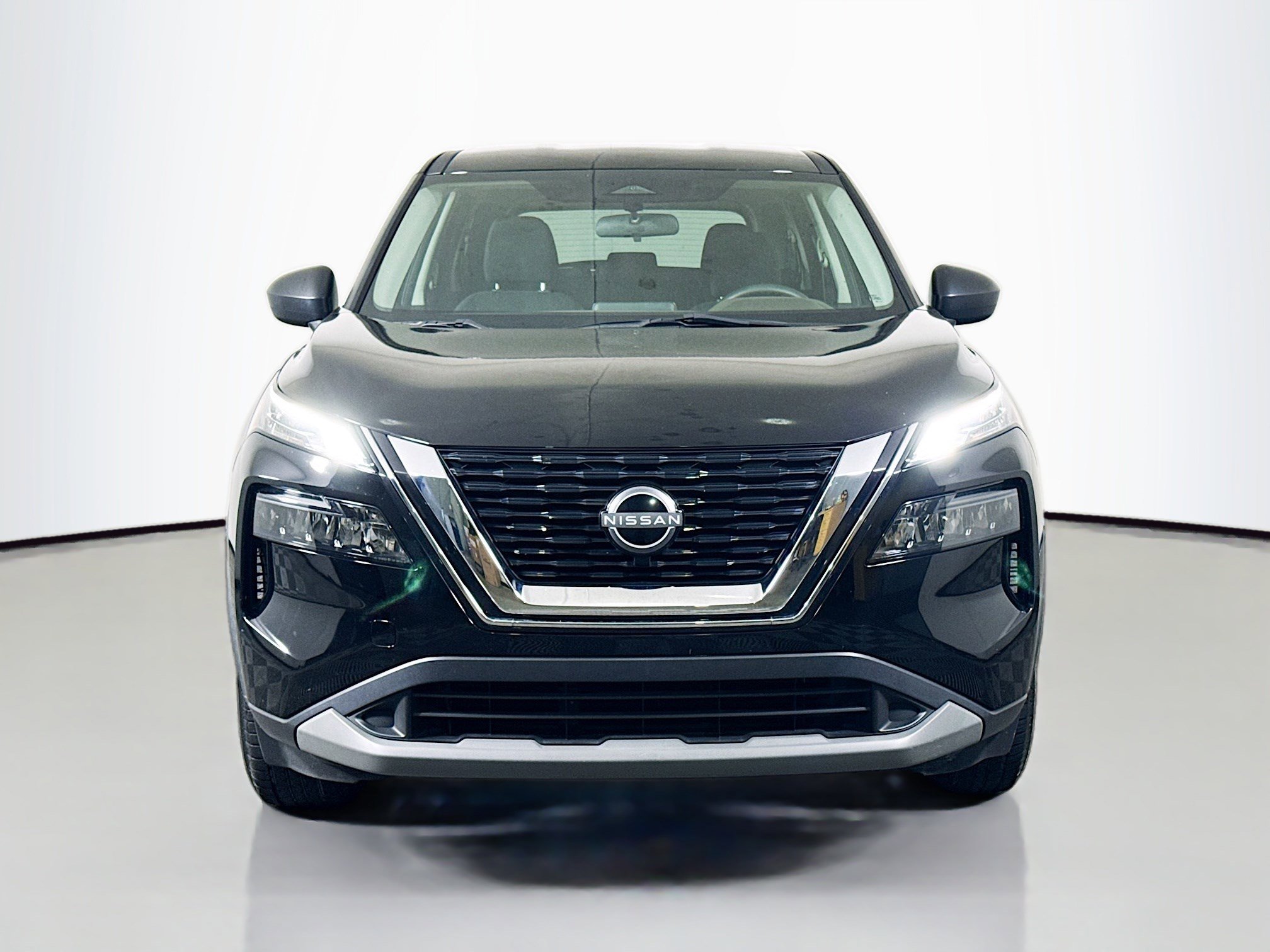 Used 2023 Nissan Rogue S FWD image 2