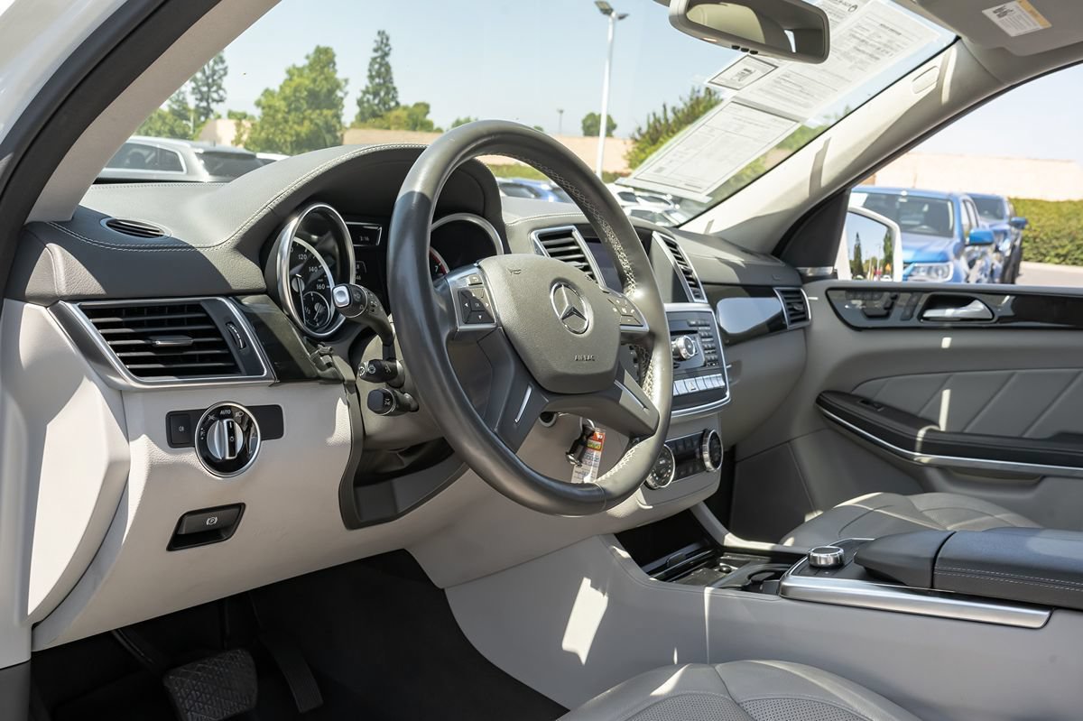 Used 2015 Mercedes-Benz GL 550 4MATIC image 7