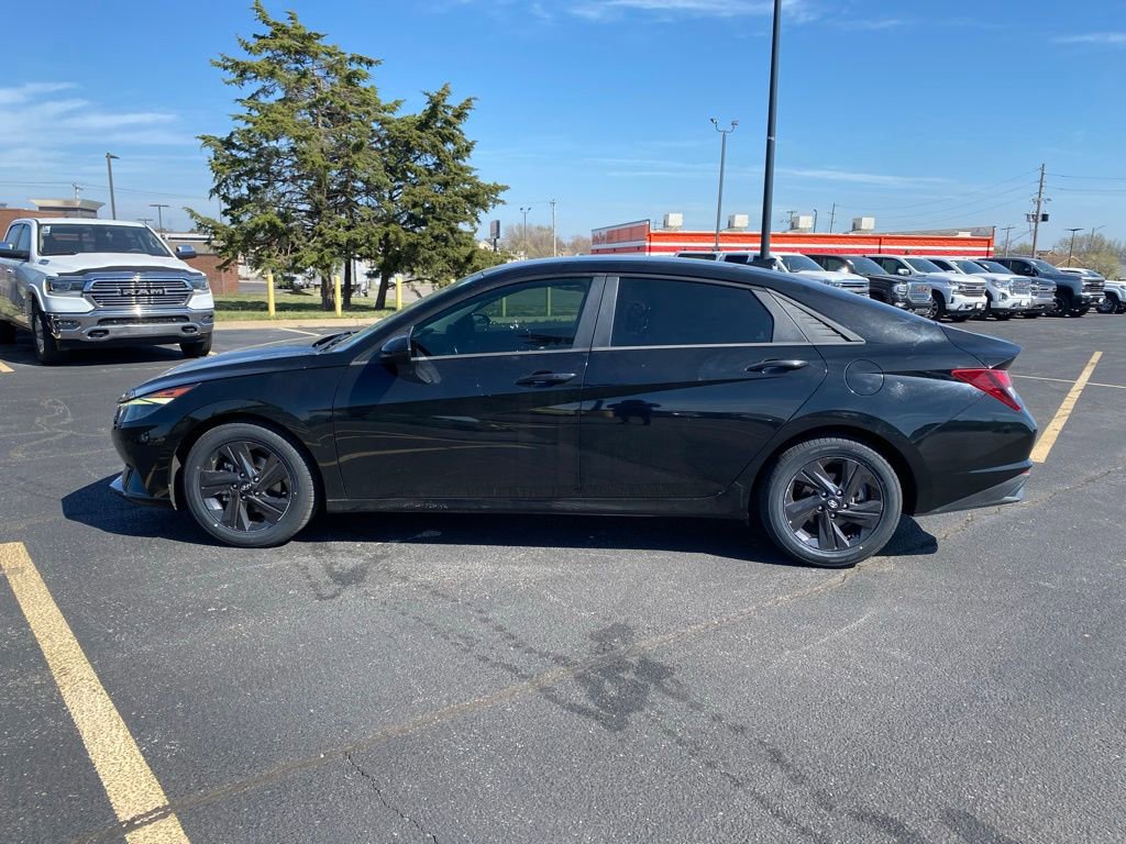 Used 2021 Hyundai Elantra SEL w/ Convenience Package image 6