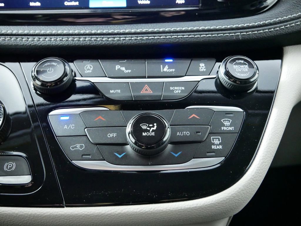 New 2024 Chrysler Pacifica Touring-L image 47