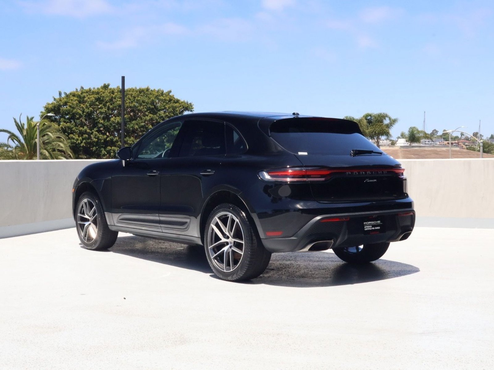 Certified 2025 Porsche Macan w/ Premium Package Plus AWD/4WD video 3