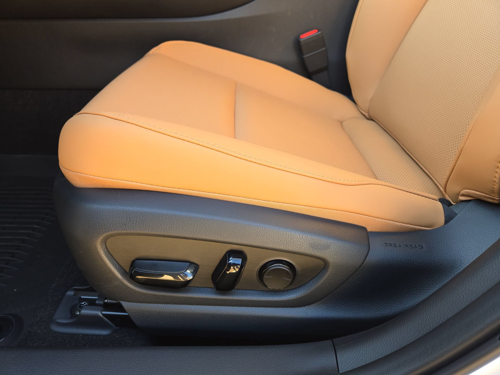 New 2026 Lexus UX 300h FWD w/ Accessory Package (2T) image 17