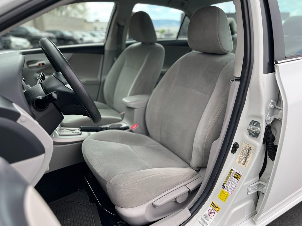 Used 2013 Toyota Corolla LE image 17