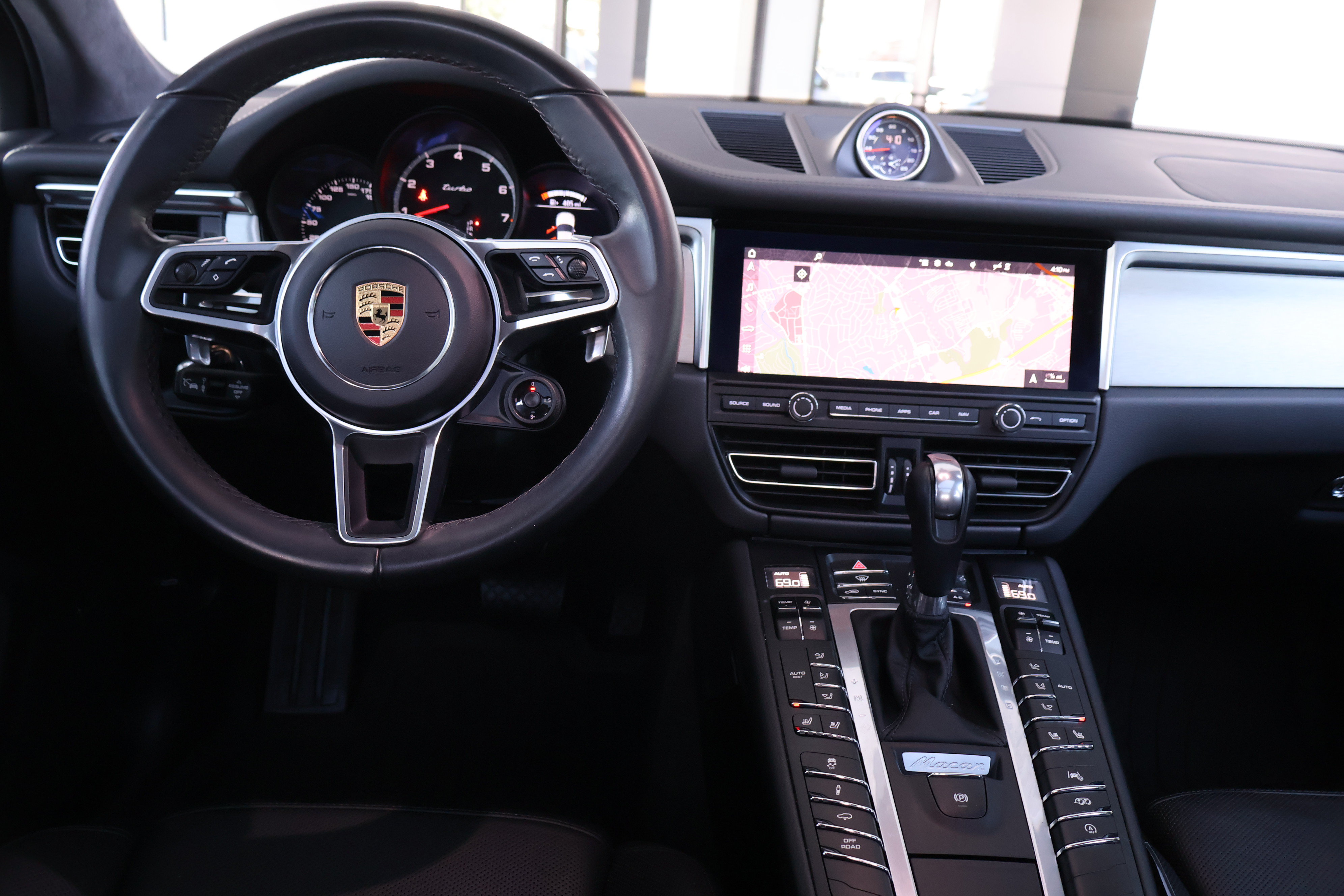 Used 2020 Porsche Macan Turbo AWD/4WD image 23