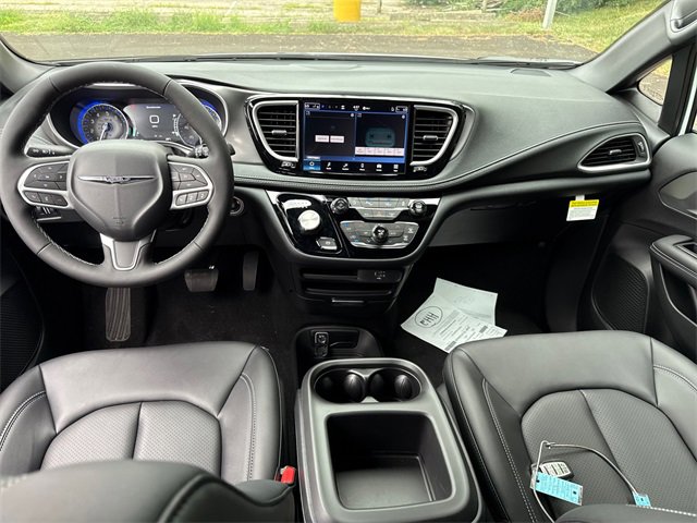 New 2026 Chrysler Pacifica Select image 2