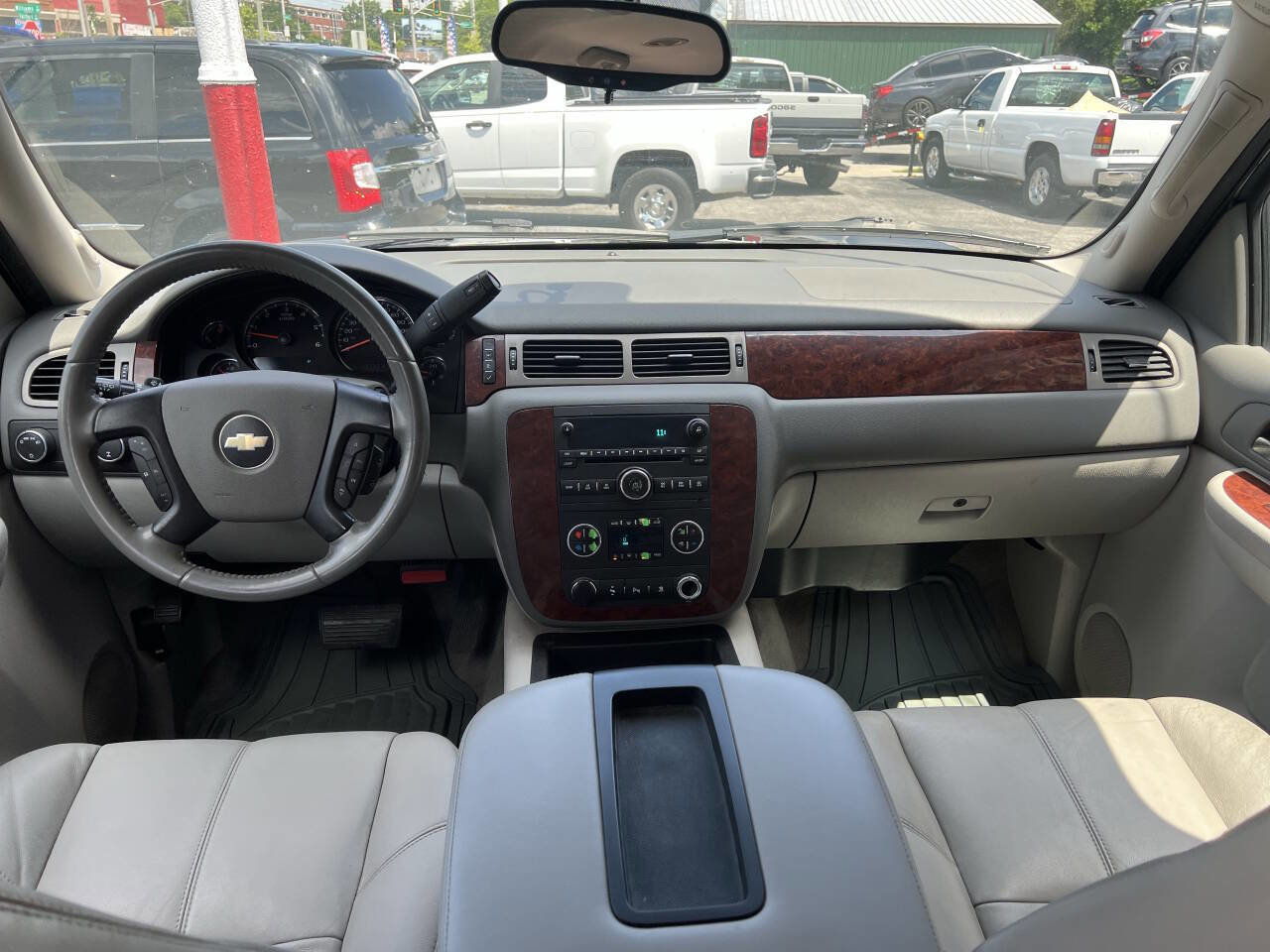 Used 2009 Chevrolet Suburban LT image 10