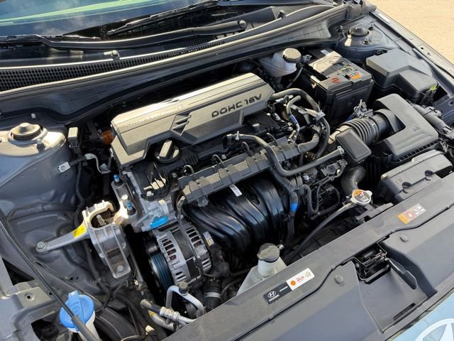 Used 2025 Hyundai Elantra Limited image 28