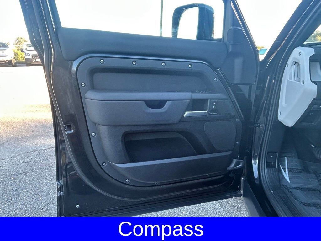 Used 2025 Land Rover Defender 110 S image 33
