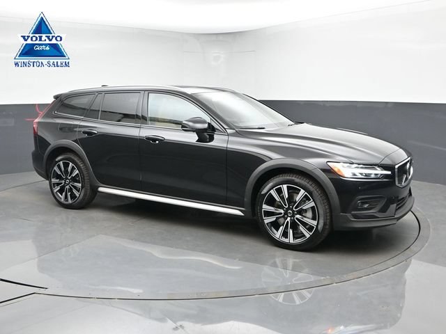 New 2026 Volvo V60 B5 Cross Country Ultra w/ Climate Package AWD/4WD image 1