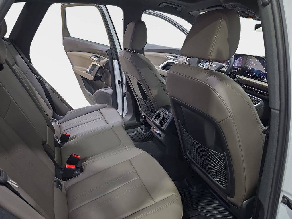 Certified 2025 Audi Q5 Premium w/ Convenience Package image 11