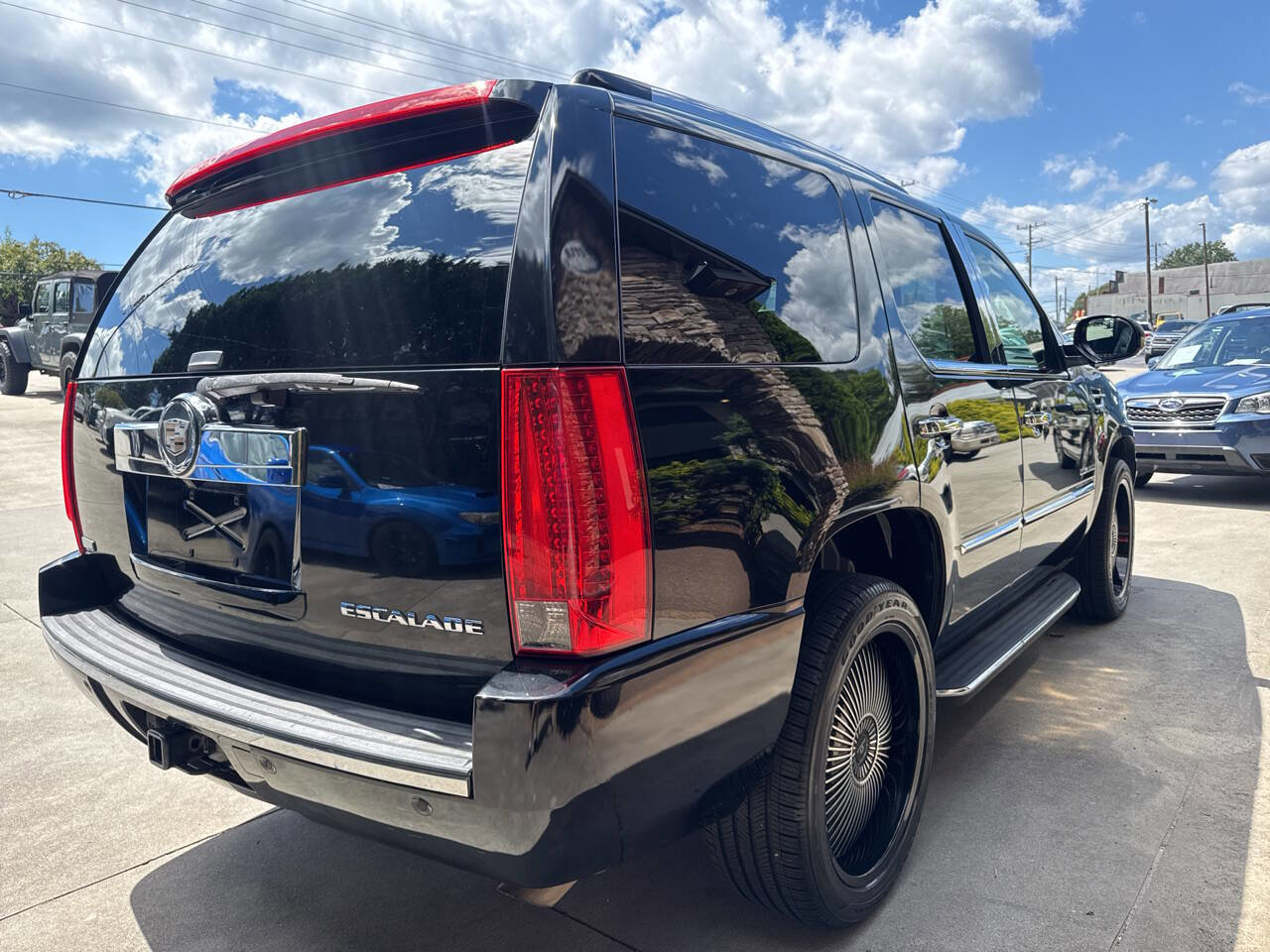 Used 2012 Cadillac Escalade Luxury image 6