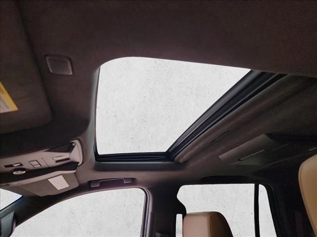 Used 2017 Cadillac Escalade Platinum image 22