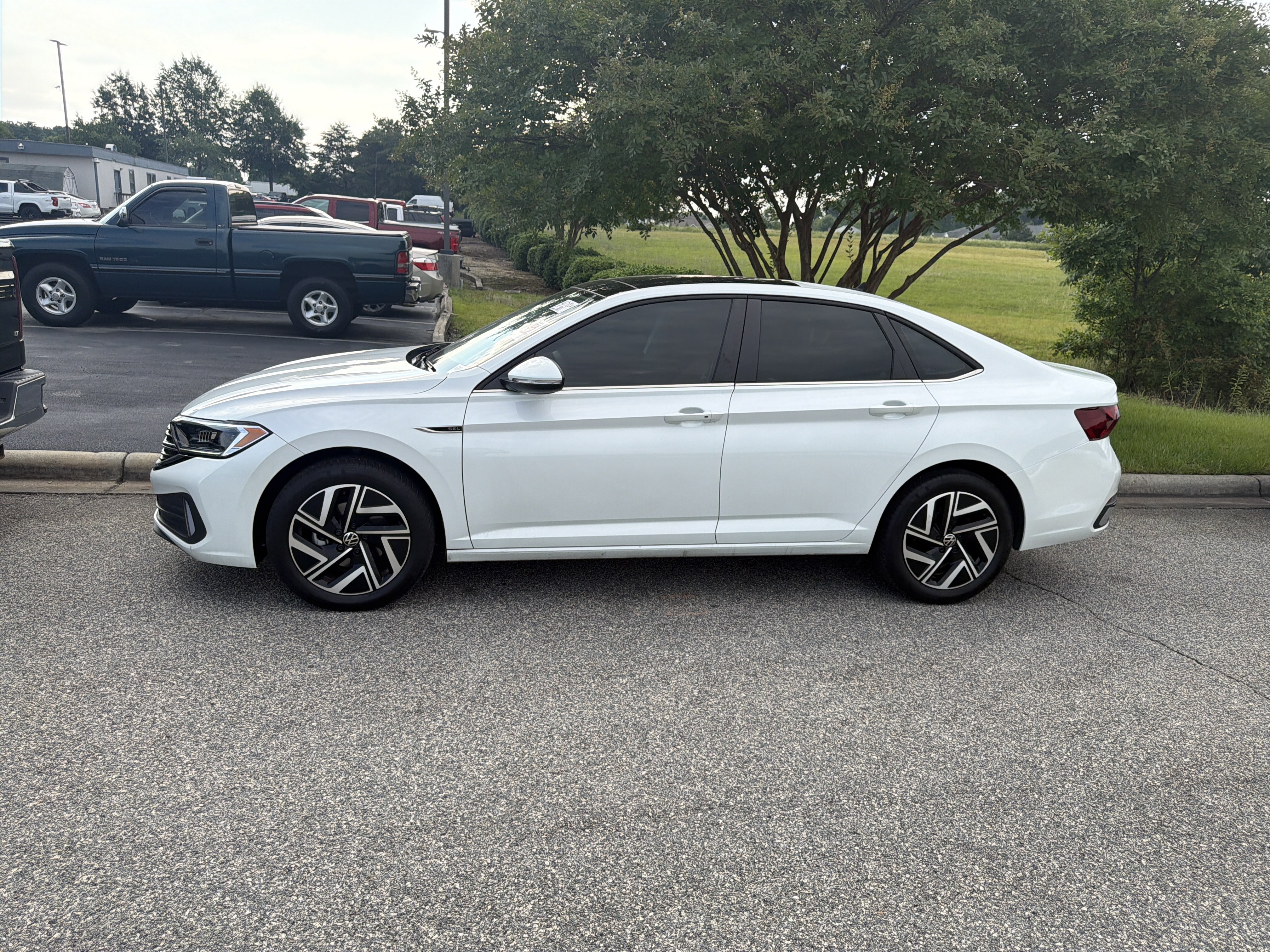 Used 2024 Volkswagen Jetta SEL FWD image 7