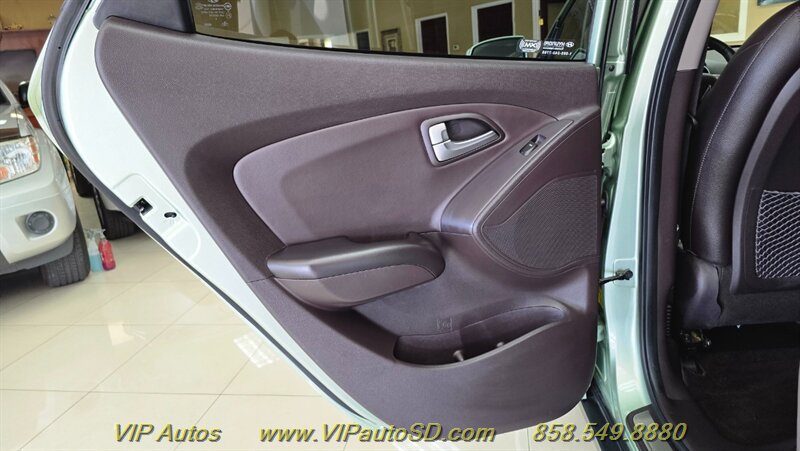 Used 2011 Hyundai Tucson Limited w/ Premium Pkg 3 FWD image 17