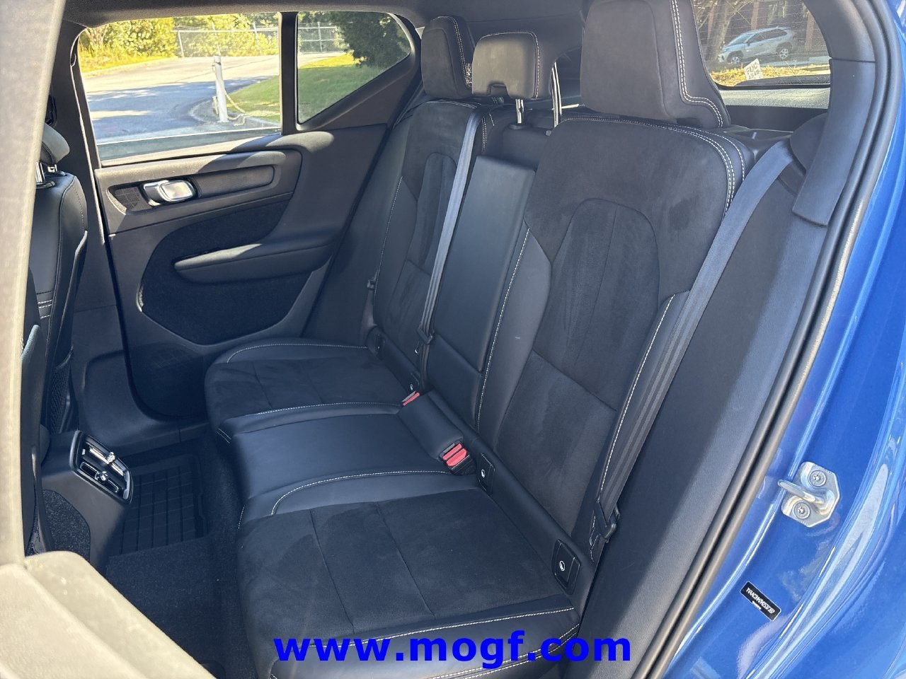 Used 2021 Volvo XC40 T4 R-Design w/ Advanced Package FWD image 13